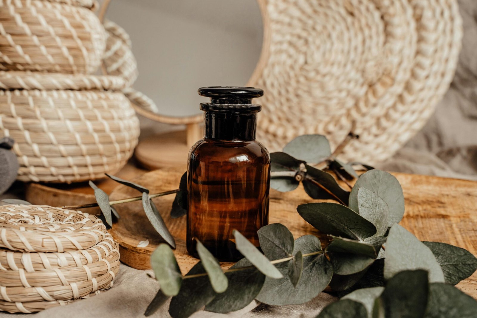 Harnessing the Power of Essential Oils and Aromatherapy for Holistic Wellness